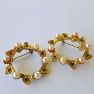 Vintage circle brooches